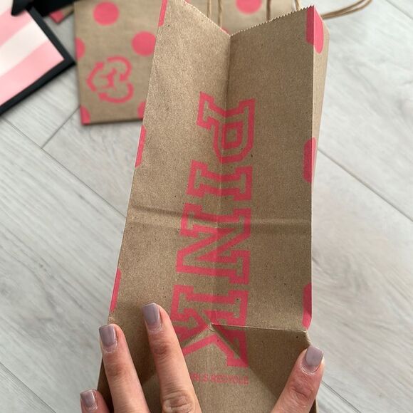 Pink and Vs shipping bags - Picture 5 of 6